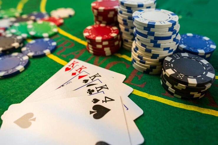 Live dealer managing Teen Patti hand